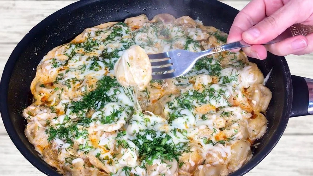 Złocista skórka i cudowny aromat: 1 sekret idealnie smażonych pierogów – zostaną całe i nie posklejają się