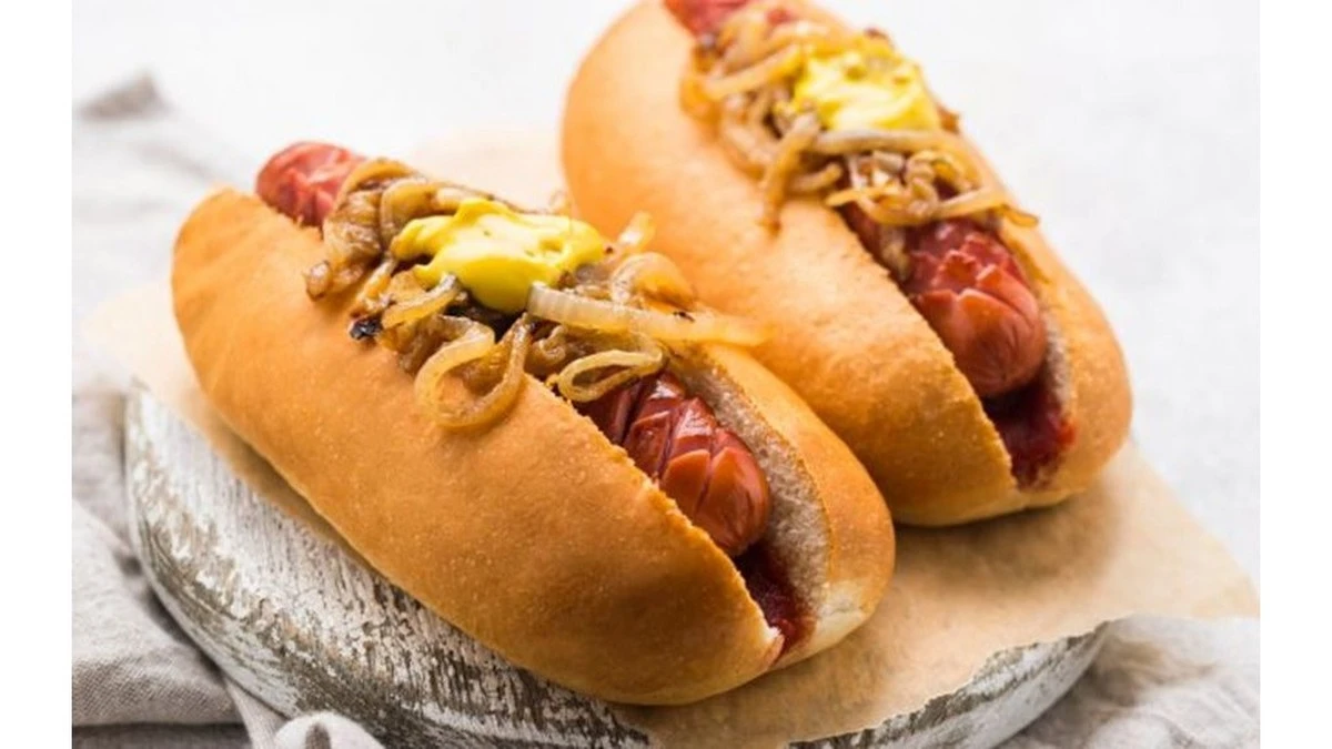 Sekretny przepis na hot dogi, które znikają z talerzy szybciej, niż zdążysz je zrobić: klucz tkwi w 3 krokach