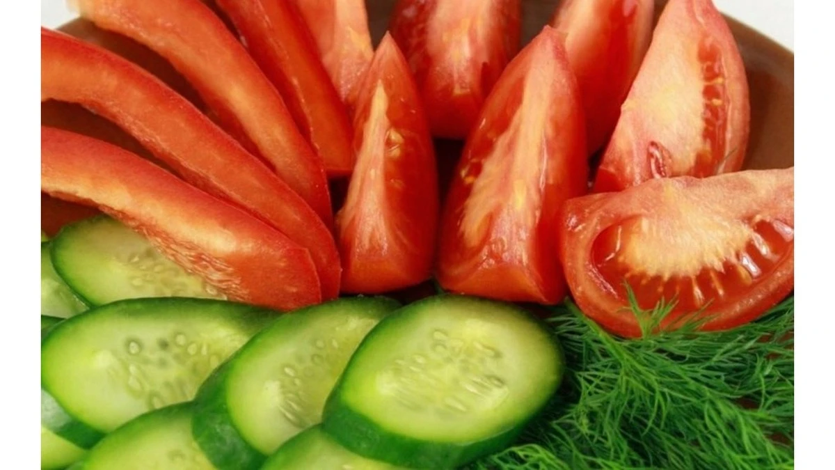 Unikaj tych połączeń. Dlaczego nie powinieneś jeść ogórków z tymi produktami?