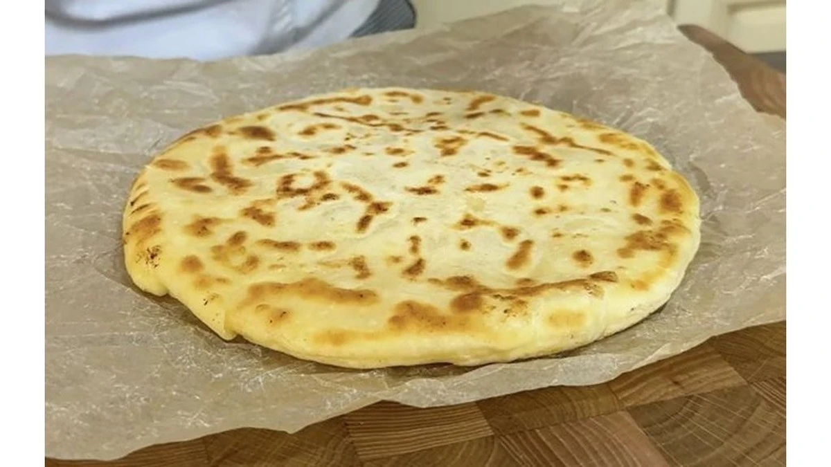 Chleb z ziemniakami i serem z patelni: błyskawiczny hit, który znika pierwszy