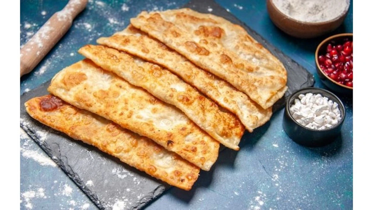 Sekret ciasta na czebureki: dodaj jeden składnik, a panierka będzie chrupiąca jak z piekarni