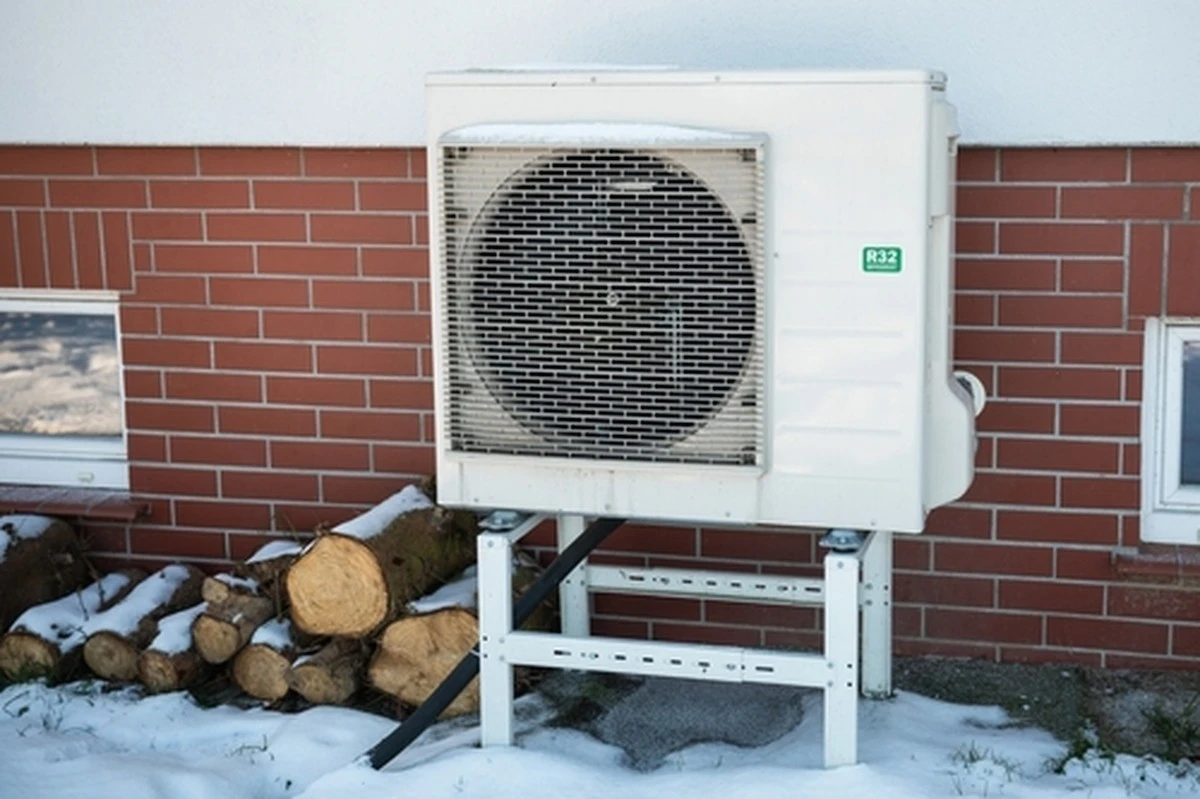 Pompa ciepła w starym domu: Co się dzieje, gdy na zewnątrz jest -12°C?